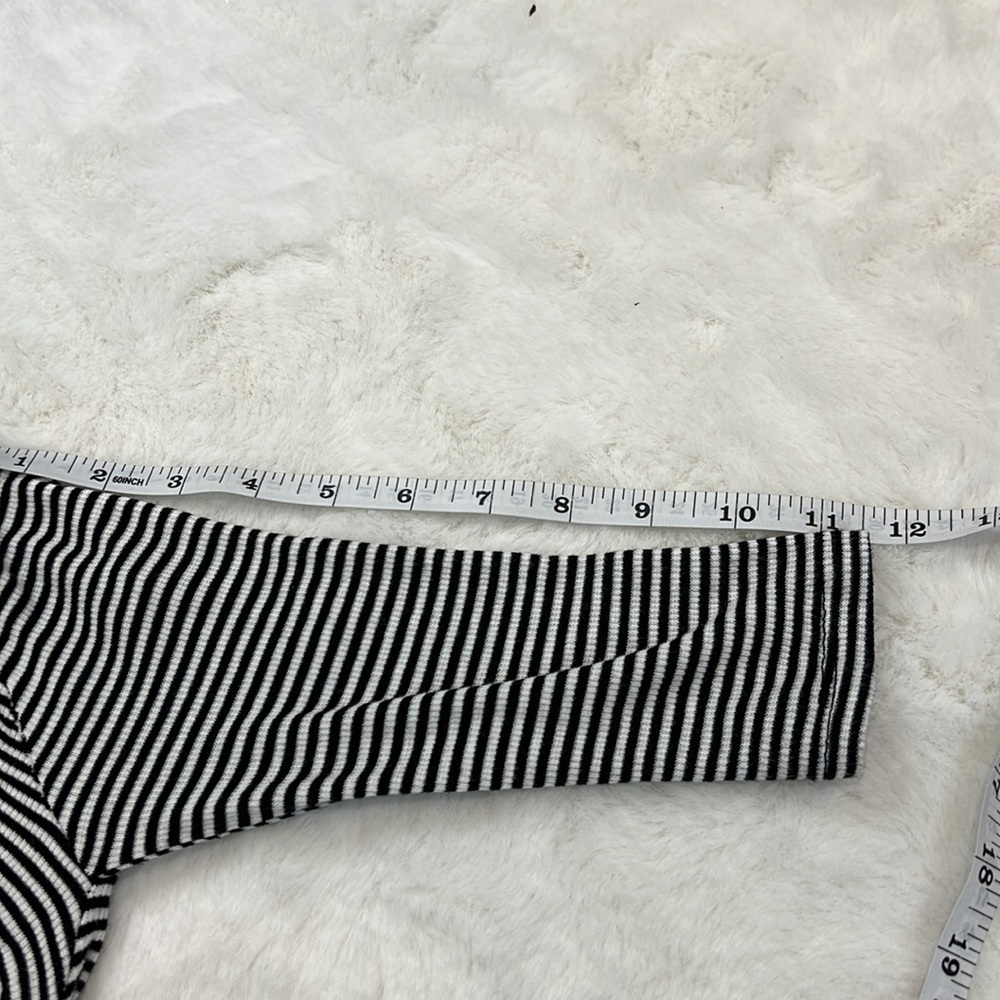 Active USA cross cross peak a boo front cropped top size M - Picture 10 of 11